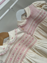 Load image into Gallery viewer, Cream and pink sleeveless
