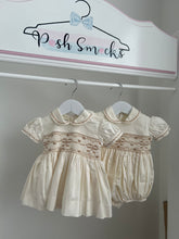 Load image into Gallery viewer, Cream with tan bows
